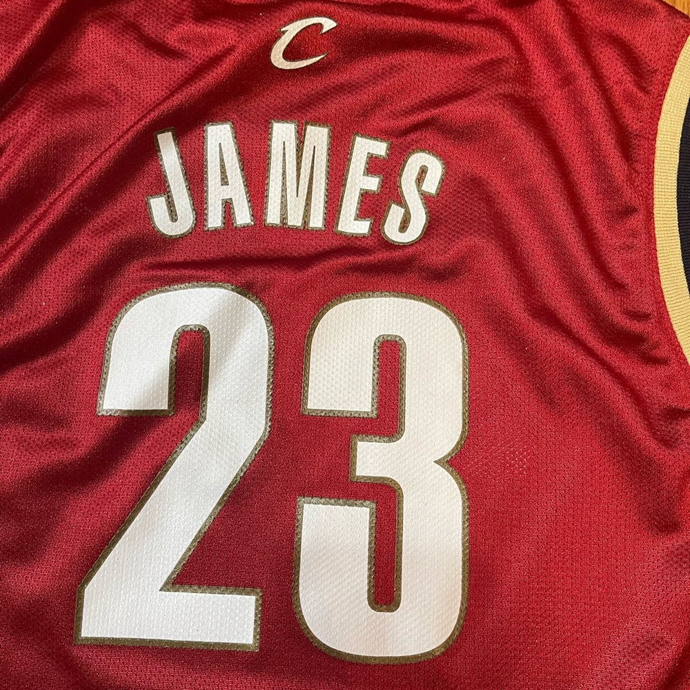 Cleveland Cavaliers Youth Lebron Jersey - Picture 4 of 6